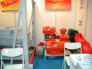 新鄉(xiāng)市振動電機有限公司閃耀亮相第六屆上?；ぱb備展