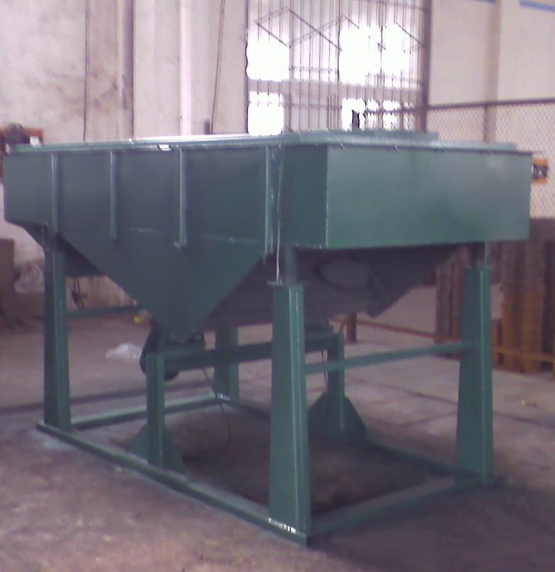 新鄉(xiāng)直線篩廠家，價格優(yōu)廉，專業(yè)三江振動機械