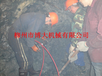 供應煤礦開采設(shè)備液壓分裂機 劈裂機 劈石器 開山機