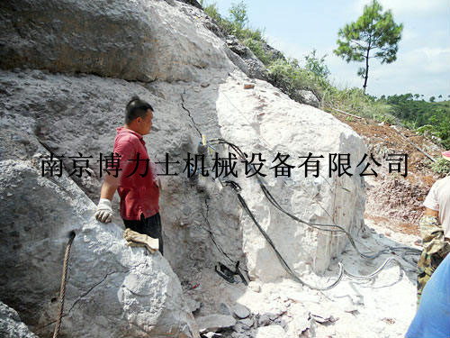 靜態(tài)爆破分裂機