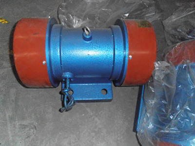 新鄉(xiāng)組合直線型臥式振動(dòng)電機(jī) JZO-1.5-2振動(dòng)電機(jī)