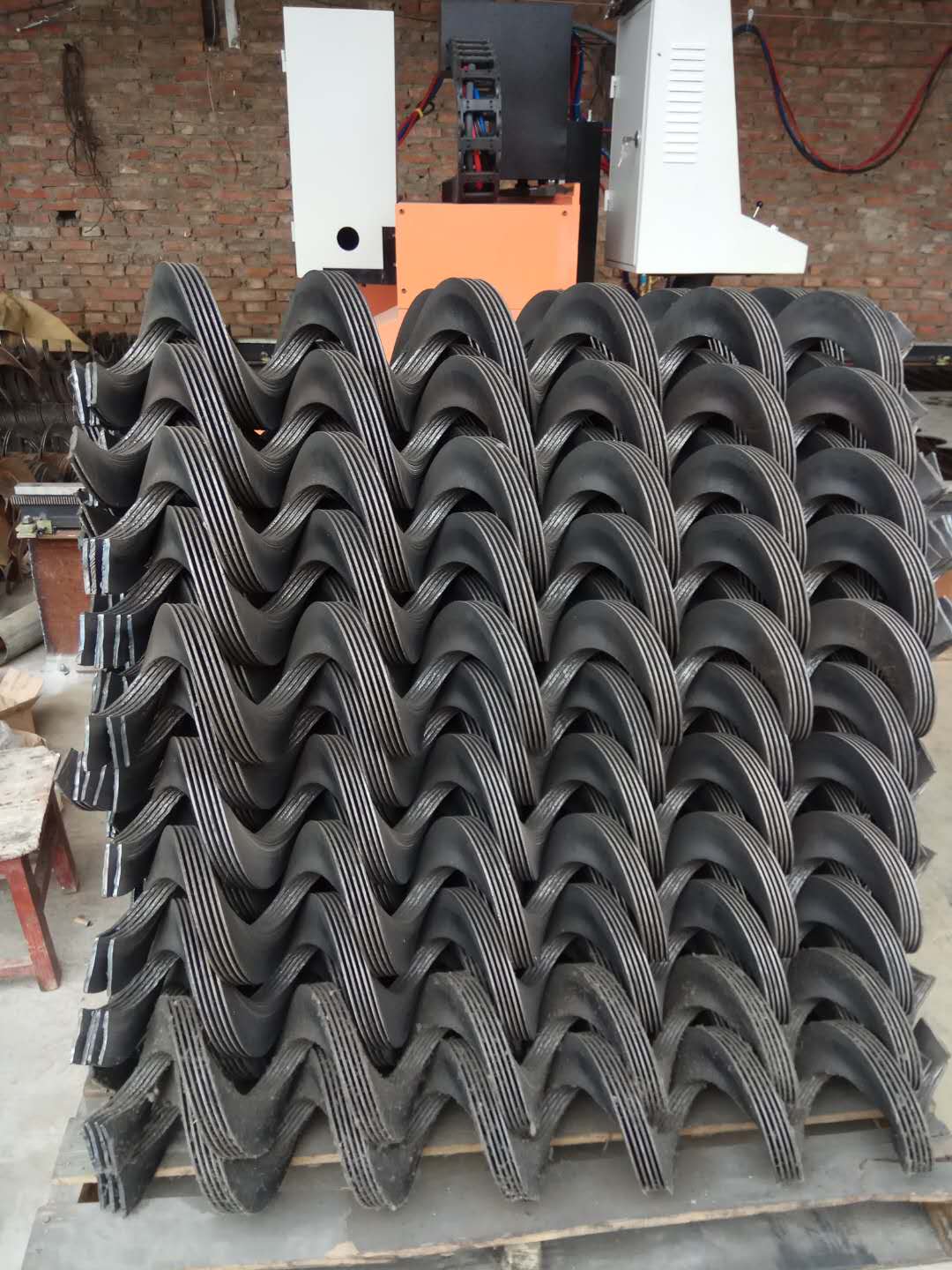    廠家直銷  專業(yè)生產(chǎn) 各種有軸.無軸提升機絞龍葉片   碳鋼.不銹鋼葉片  螺旋葉片  