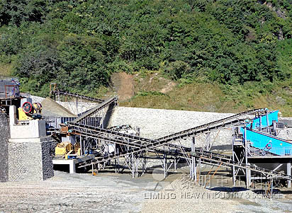  一天能生產(chǎn)5000噸的碎石場要安一套什么機(jī)器？