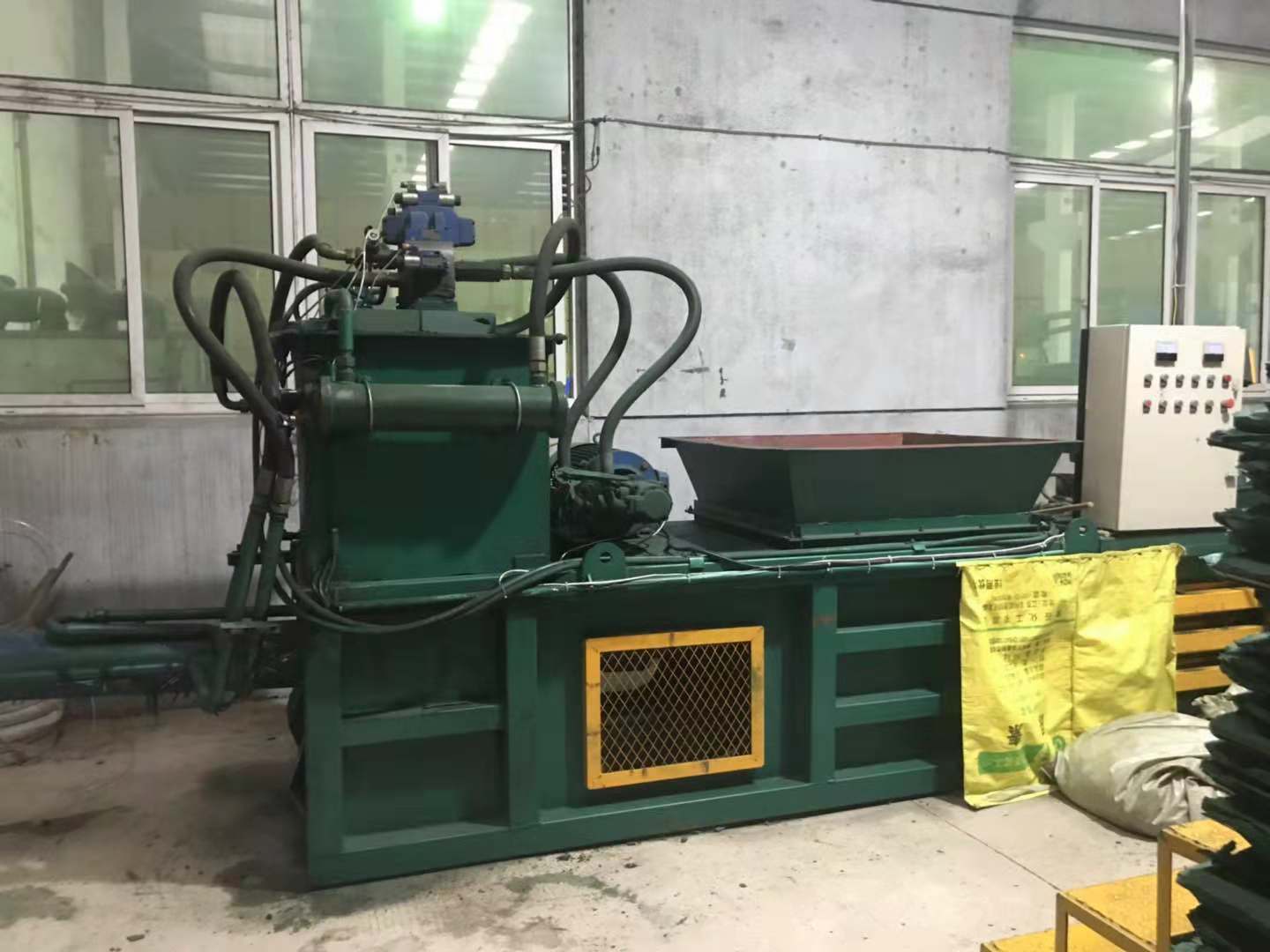 廢舊塑料易拉罐臥式打包機臥式全自動打包設備