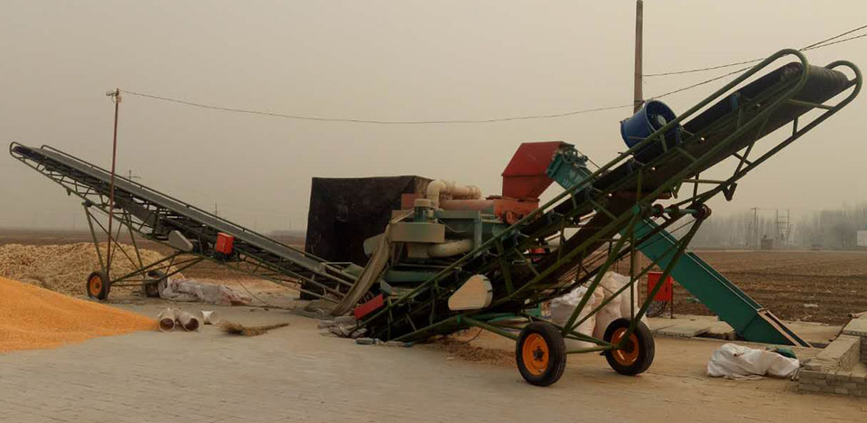 坤騰大型玉米脫粒機(jī)全國招收代理商，性價比高，是你不二的選擇