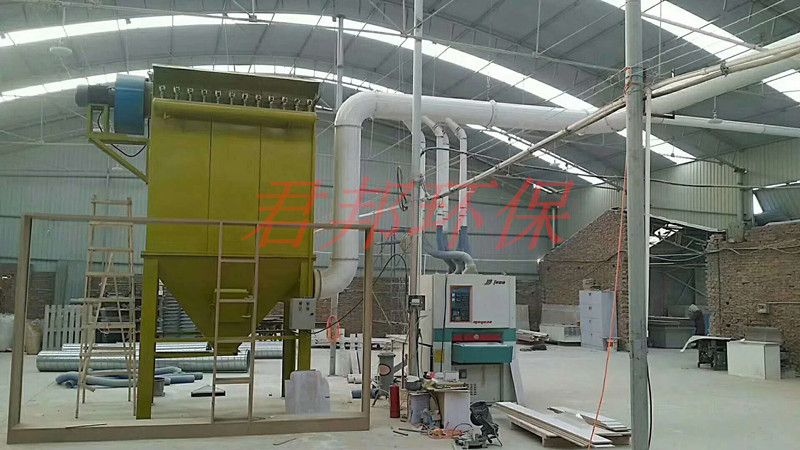 36袋倉頂除塵器維修量小，性能穩(wěn)定，運(yùn)行可靠