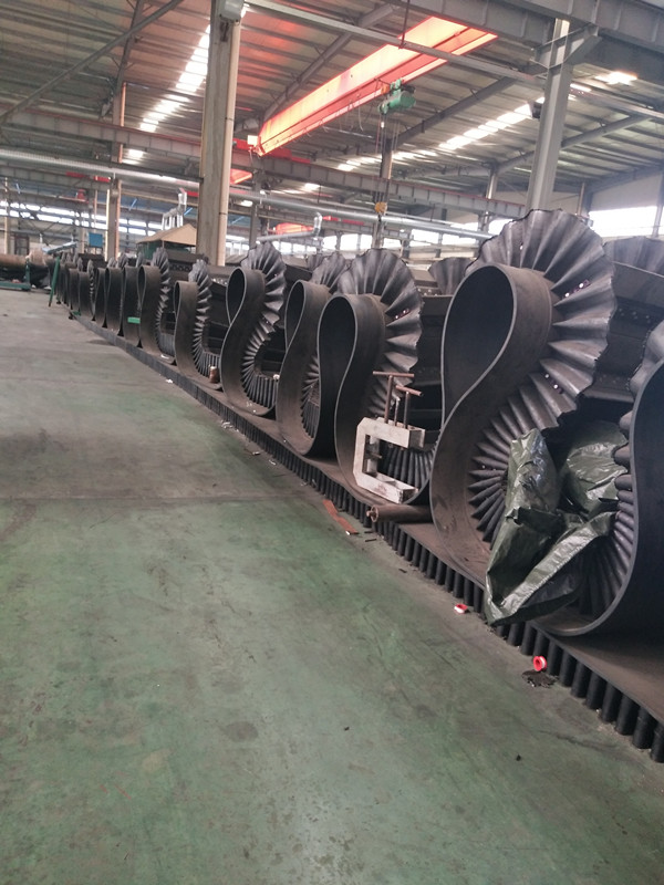 防滑大傾角波狀擋邊帶青島宏川橡膠專(zhuān)業(yè)生產(chǎn)皮帶