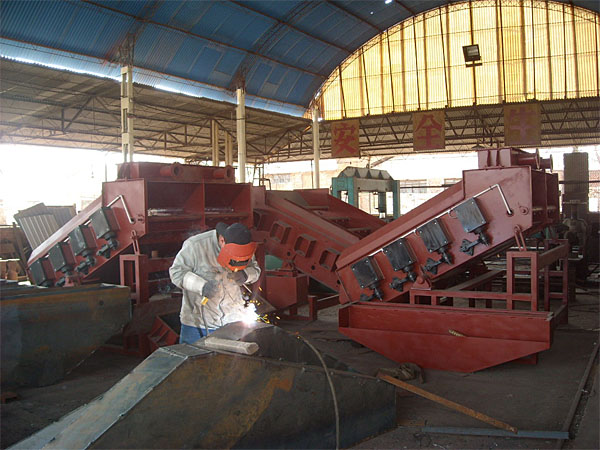 振動篩-水泥粉料電磁振動篩生產(chǎn)廠家-特點參數(shù)報價