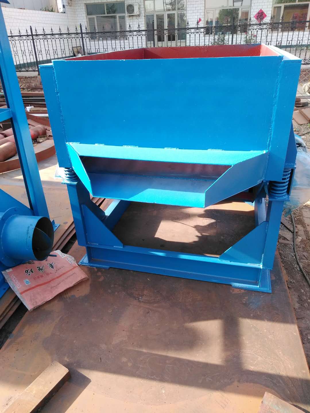 鑄造振動(dòng)落砂設(shè)備樹(shù)脂砂型砂分離