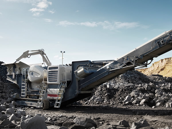 有沒有可以邊移動邊加工石料的破碎機？SYY13