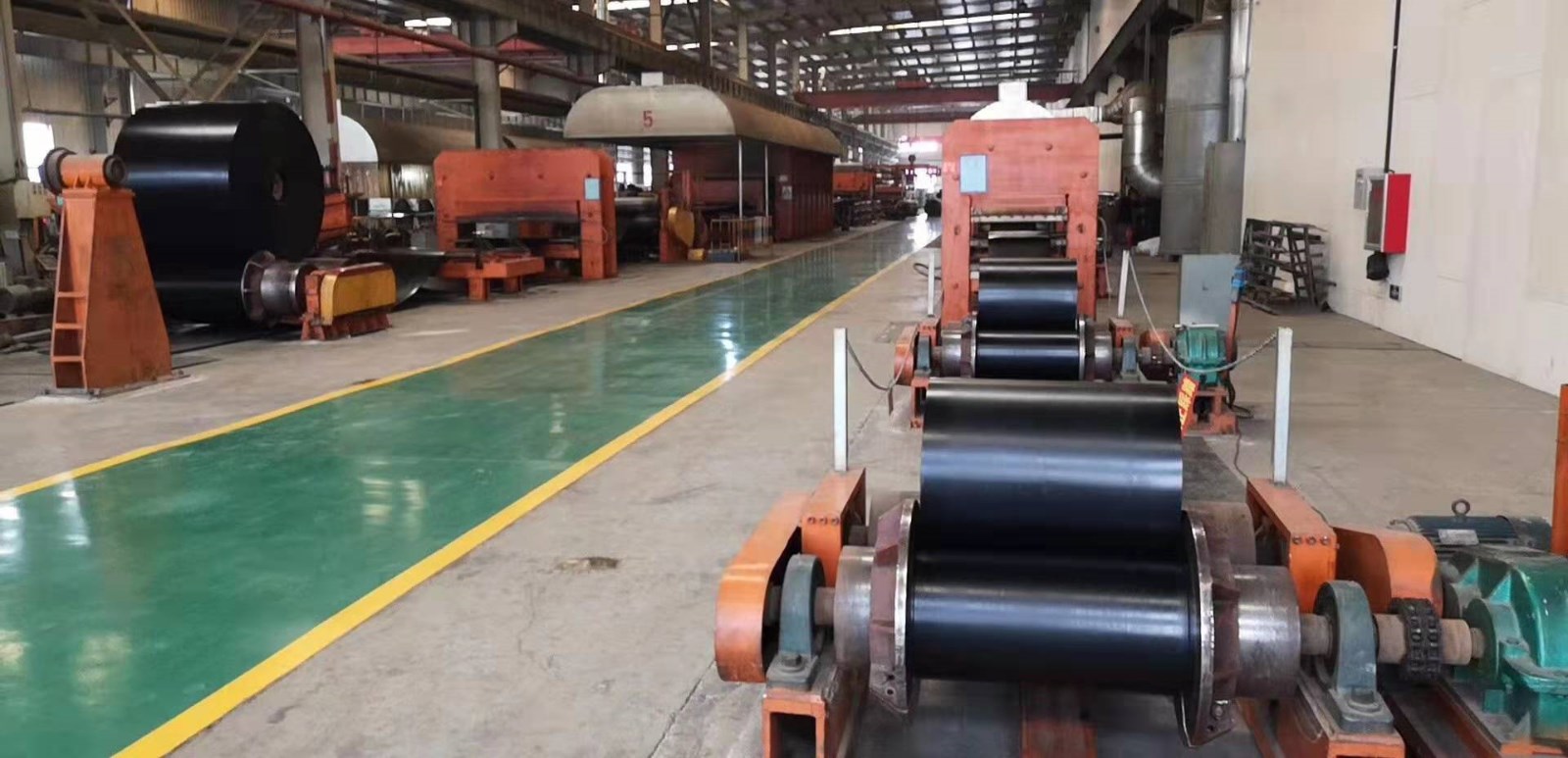 煤礦井下用鋼絲繩阻燃輸送帶生產(chǎn)