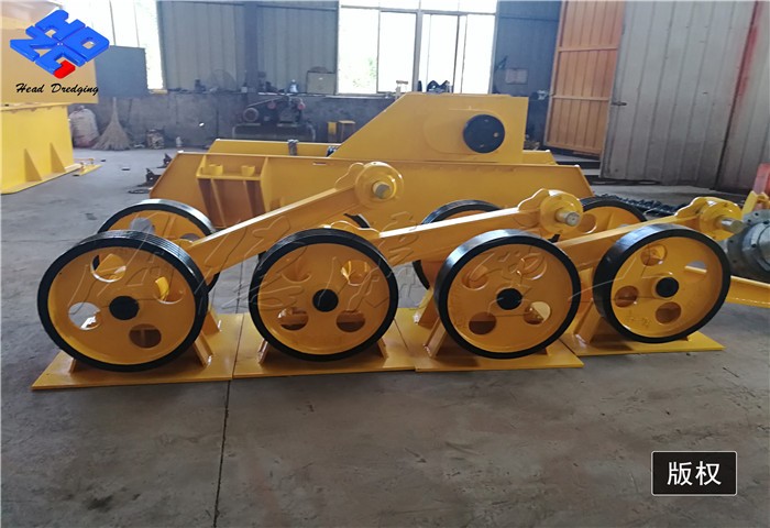 常用的礦用振動(dòng)篩 型號(hào)齊全廠家直銷的平面往復(fù)篩機(jī)頭