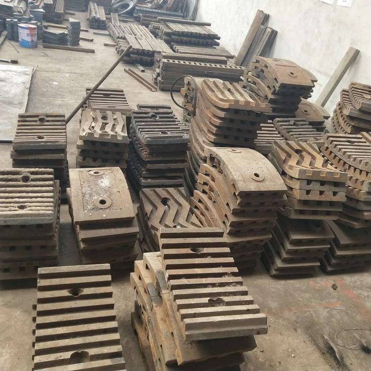 供應(yīng)可焊接破碎機(jī)護(hù)板，牙板，襯板，顎板