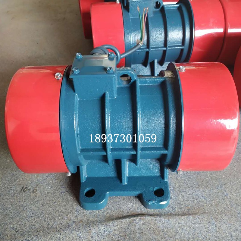 供應(yīng) YZD-10-4 振動電機(jī) 0.55KW 1500轉(zhuǎn) 振動給料機(jī)用 輕型振動篩 傾斜式料槽