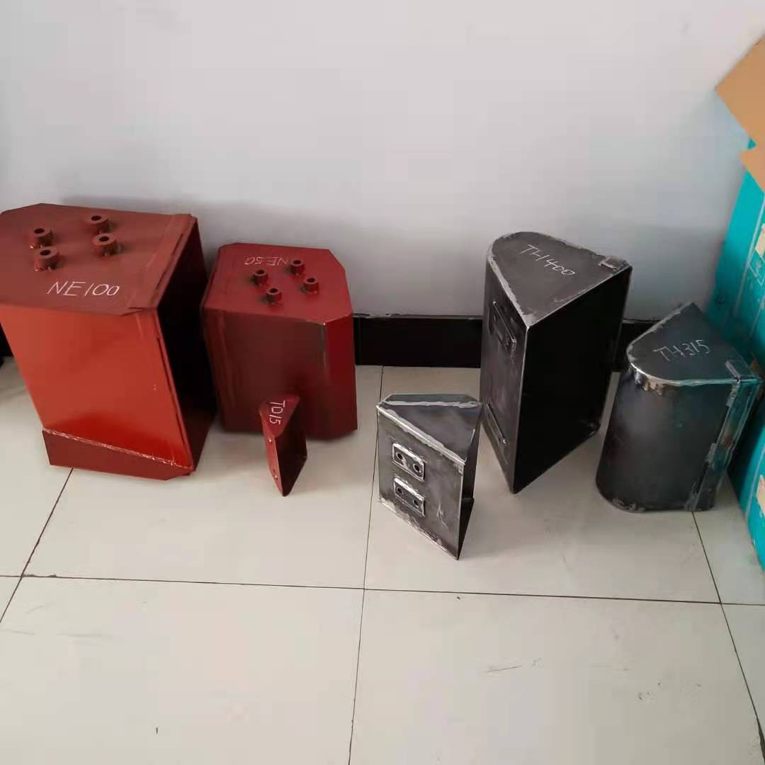 各種型號(hào)提升機(jī)料斗大量批發(fā)零售