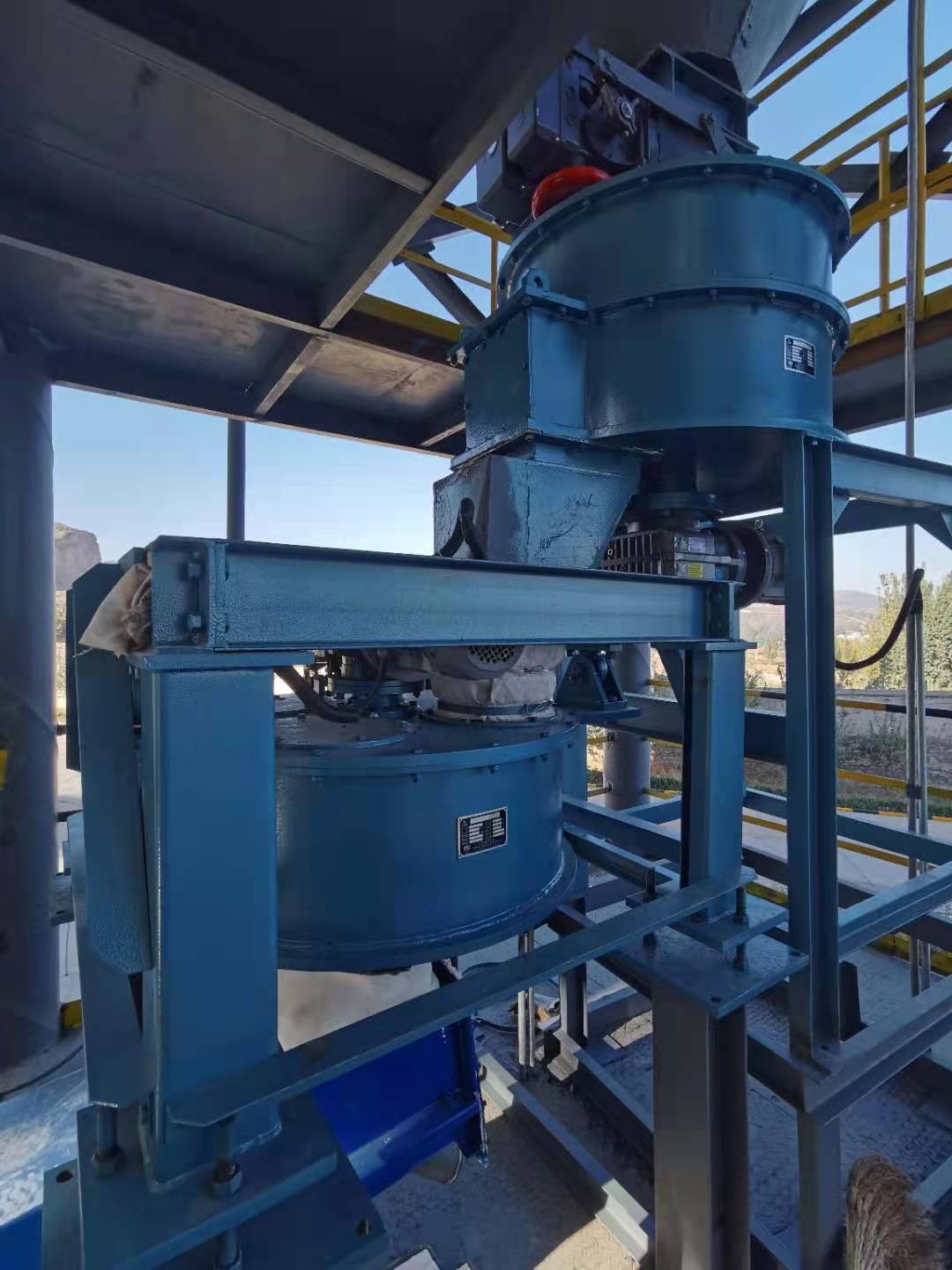 無(wú)錫申克ZZC系列新疆轉(zhuǎn)子秤，水泥轉(zhuǎn)子秤、計(jì)量秤價(jià)格環(huán)保 無(wú)錫申克轉(zhuǎn)子秤由轉(zhuǎn)子，傳動(dòng)部分組成，轉(zhuǎn)子由