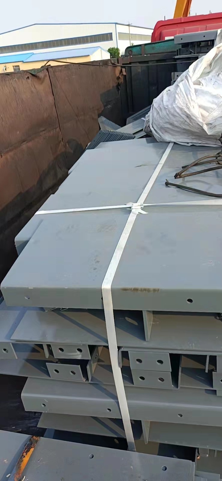 樹德制作DTIIA型帶式輸送機導料槽 可分為防溢裙板型和全封閉型