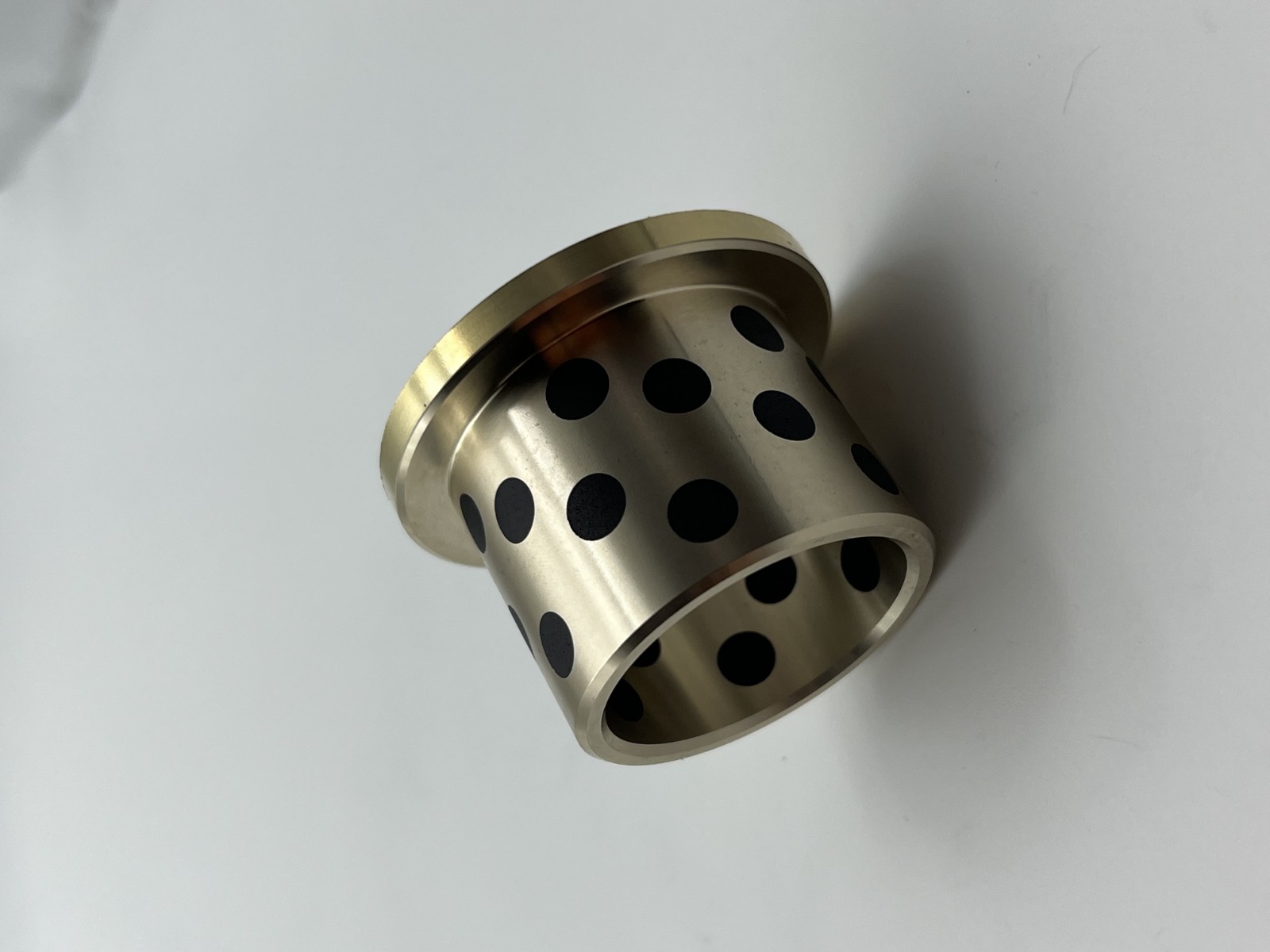 自潤滑翻邊軸承