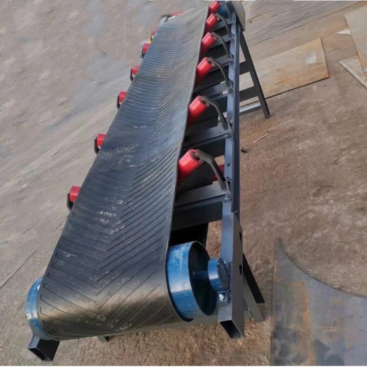 			 提升角度大 礦用大傾角皮帶輸送機 碎石輸送帶 			 