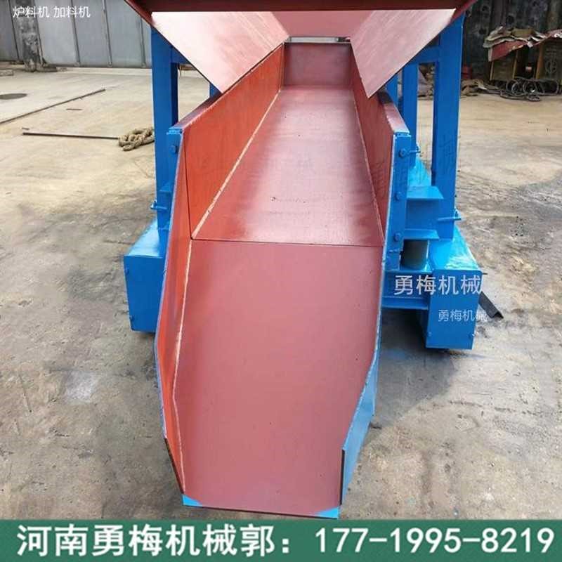 			 新鄉2.5噸橫向移動振動加料車爐后自動加配料設備廠家			 