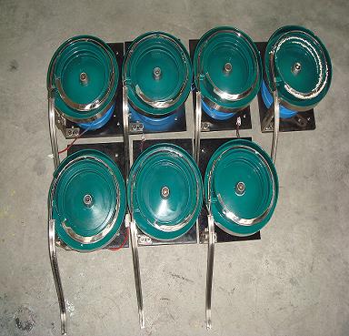 按紐開關(guān)膠柄批量振動盤圖片.