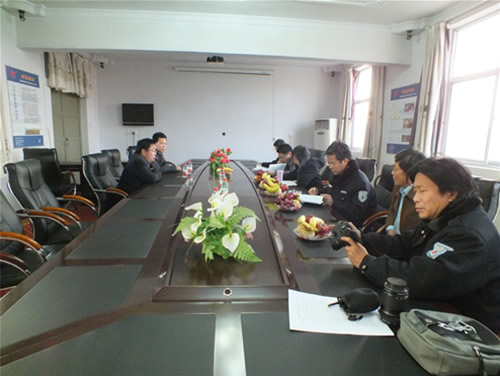 總經(jīng)理王思民向領(lǐng)導(dǎo)匯報(bào)自主創(chuàng)新方面的發(fā)展和取得的成績(jī)