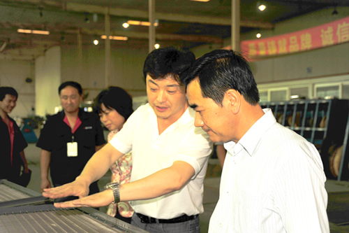 辛副市長來到陸凱科技南開道廠主車間考察