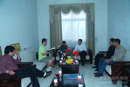 南美客戶與金特振動洽談合作事宜