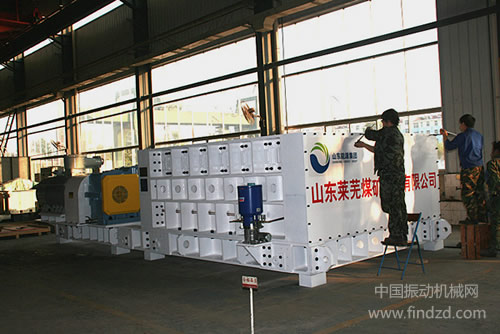 萊蕪煤機公司試制成功大型雙齒輥破碎機