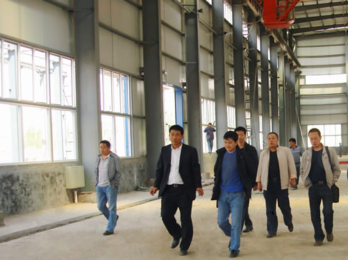 在河南萬(wàn)泰機(jī)械新廠區(qū)