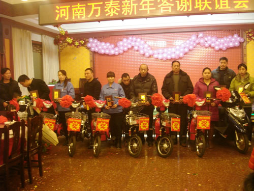 河南萬泰機械優秀員工獲電動車獎勵