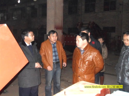 瑞豐振動(dòng)李總經(jīng)理陪同鄂鋼馬總經(jīng)理至公司車(chē)間考察