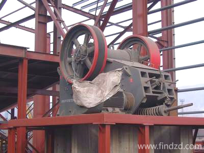 洛陽大華重機(jī)顎式破碎機(jī)