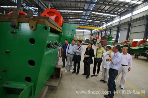專家對(duì)南昌礦機(jī)歐版破碎機(jī)、大型振動(dòng)篩給予高度評(píng)價(jià)