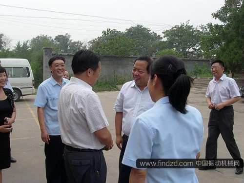 鶴壁市中級法院領導蒞臨太行全利重工調研