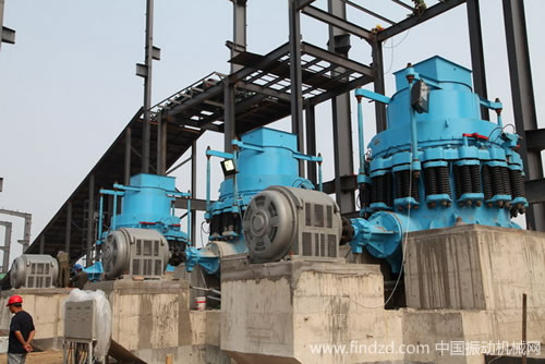 細碎圓錐破碎機試機現場