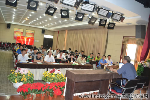 振動機械企業學員認真聽講