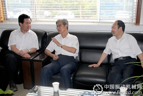 蒸發冷卻立環高梯度磁選機的研制