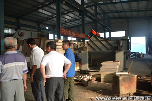 新鄉(xiāng)市高服篩分機(jī)械有限公司重型振動(dòng)篩生產(chǎn)車(chē)間