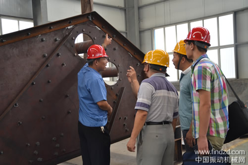 現場講解振動篩生產工藝
