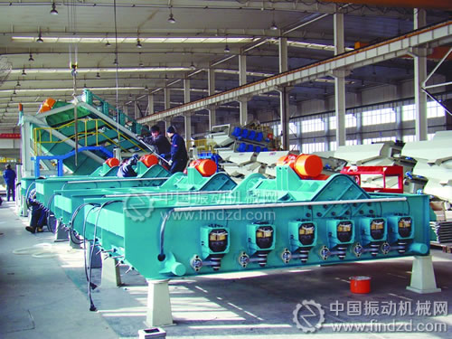 陸凱科技復合振動篩組裝車間