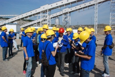 大地工程開發(fā)集團學員參觀安家?guī)X露天礦