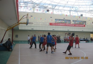 大地工程開發(fā)集團(tuán)公司塔然高勒項目部與業(yè)主舉行籃球友誼賽