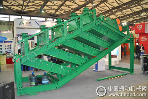 鞍重股份上海寶馬展展出的專利產品高頻振動細篩