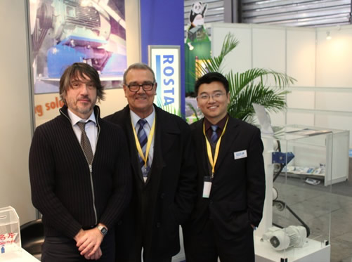 意大利VENANZETTI振動電機銷售經理ALBERTO FERRARINI,ROSTA亞洲區銷售經理PETER SCHMID以及ROSTA CHINA員工