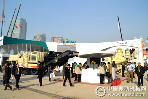 移動式破碎站和篩分設備國際礦業巨頭美卓礦機寶馬展室外展臺