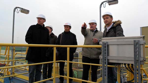 黑旋風(fēng)工程機(jī)械與德國(guó)AKW A+V公司洽談合資合作事項(xiàng)