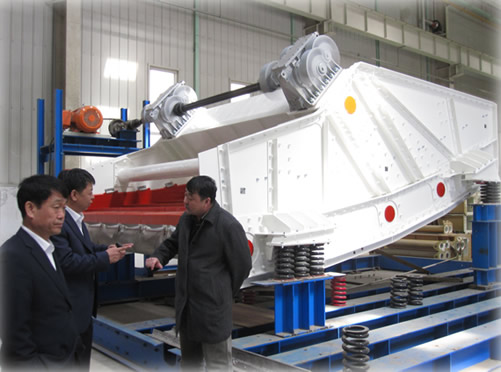 天津西青區(qū)領(lǐng)導(dǎo)參觀考察奧瑞振動篩生產(chǎn)車間