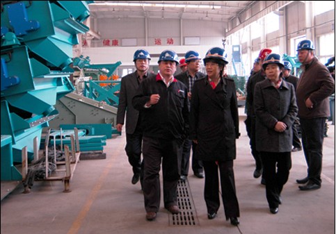 唐山副市長一行至唐山陸凱科技振動篩車間考察調研