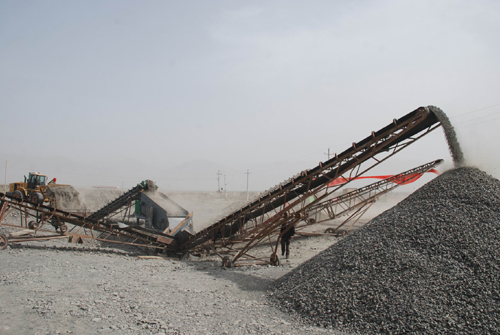 第二師三十團添置振動篩選分料機助力團場城鎮化建設